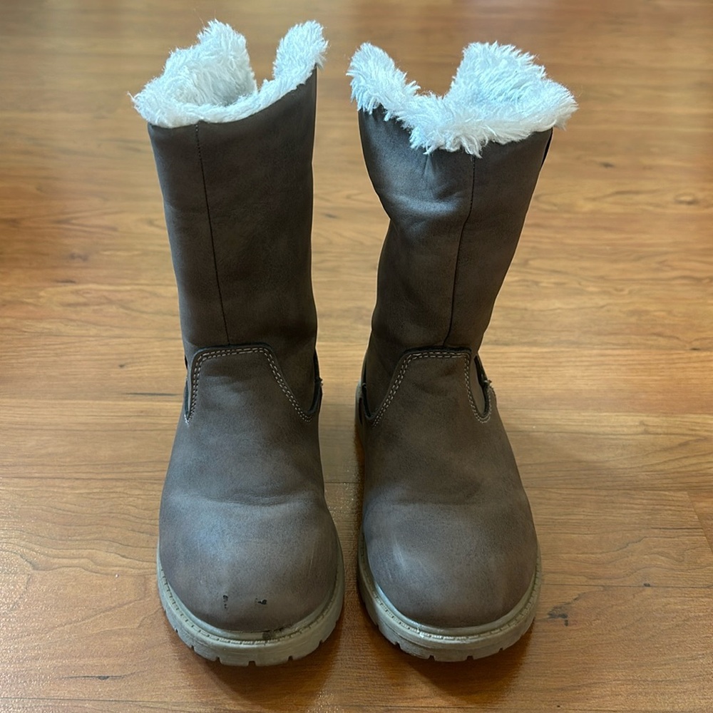 Adorable Toddler girls Carters boots size 12T.